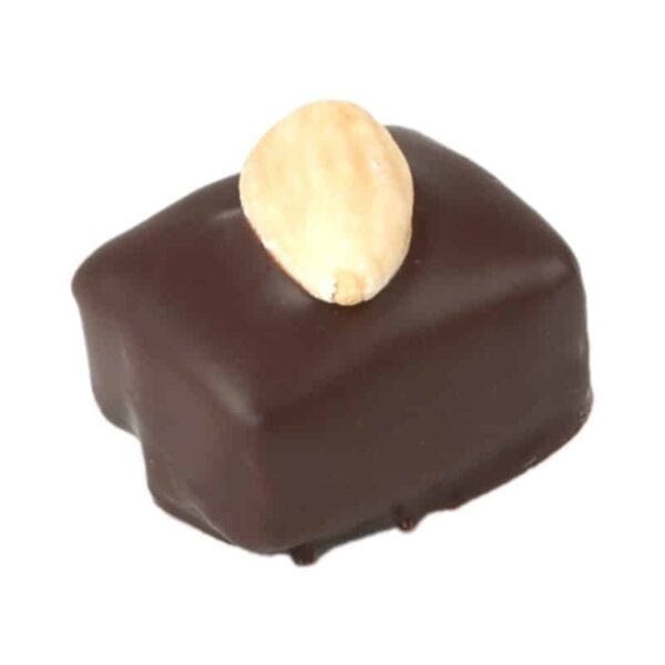 Maison Chuques Allard est un grossiste en confiserie, chocolat et biscuit à destination des professionnels. Frivole est un chocolat fourni de massepain aux fruits confis recouvert de chocolat noir décoré d'une amande.