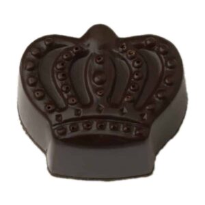 Maison Chuques Allard est un grossiste en confiserie, chocolat et biscuit à destination des professionnels. Couronne est un fourré d'un ganache au rhum et aux raisons secs enrobés de chocolat noir.